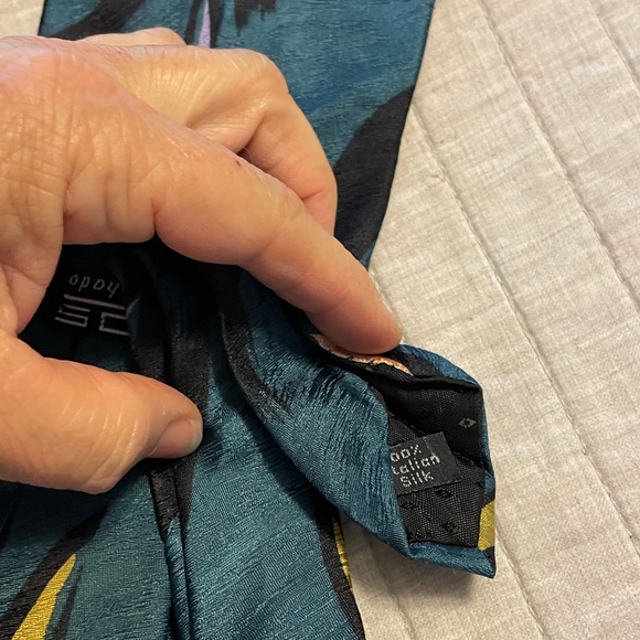Pre-loved Vintage Men’s Designer Zylo’s George Machado 100% Italian Silk tie - Picture 3 of 3